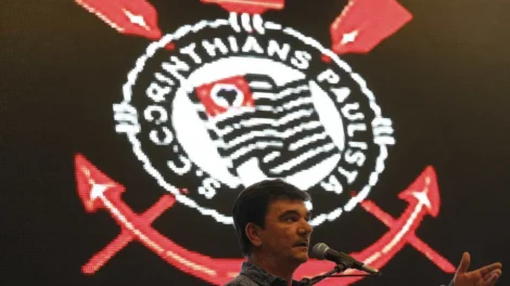 Corinthians: queda de Andrés teve bate-boca, vice expulso e espuma