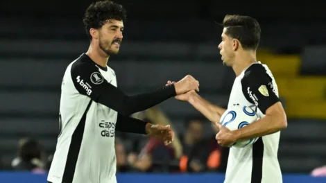 Corinthians se classifica às oitavas da Libertadores sem entrar em campo
