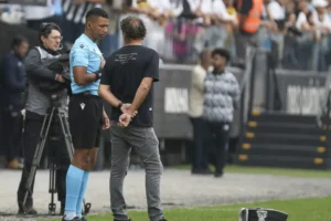 Cuca explica polêmica com Neymar e assume: 'Derrota não é culpa do árbitro'