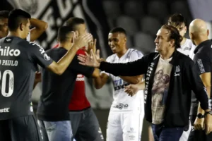 Cuca reclama de 'disse me disse' dentro do Santos e revela pré-temporada em Portugal