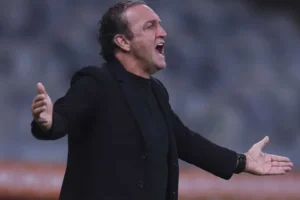 Cuca reprova briga de Neymar e Robinho Jr.: 'O único que perde com isso é o Santos'