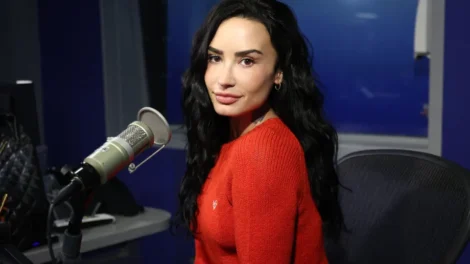 Demi Lovato celebra um ano de casamento com Jordan Lutes