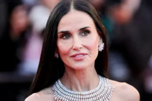 Demi Moore diz que combater IA em Hollywood é “batalha perdida”