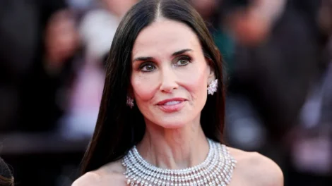 Demi Moore diz que combater IA em Hollywood é “batalha perdida”