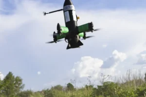 Depósito de petróleo russo em chamas após ataque de drones ucranianos