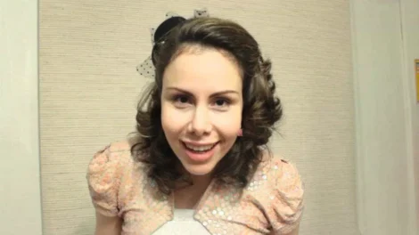 'Deus adormeceu meus desejos', diz Sarah Sheeva sobre celibato de 25 anos