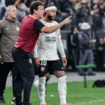 Diniz defende Yuri Alberto após vaias da torcida do Corinthians e quer permanência de Memphis