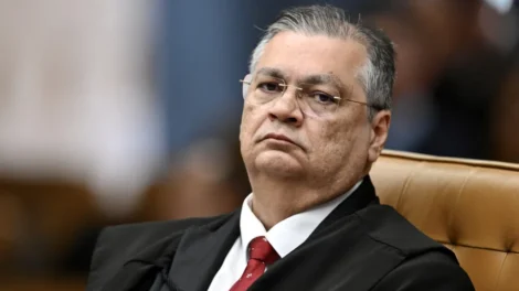 Dino abre apuração sobre emendas para produtora do filme de Bolsonaro