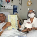 Doente com câncer se casa em cama de hospital em Manaus: "Me deu força"