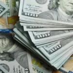 Dólar cai para R$ 4,98, e bolsa sobe em dia de alívio