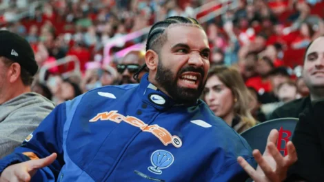Drake passa Michael Jackson como artista solo masculino com mais músicas no topo