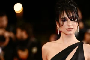 Dua Lipa processa Samsung por uso indevido de imagem em caixas de televisão