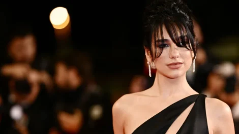 Dua Lipa processa Samsung por uso indevido de imagem em caixas de televisão