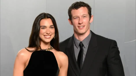 Dua Lipa se casa com o ator Callum Turner em Londres