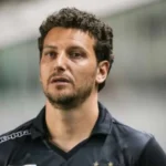Elano revela visita a Robinho e diz: 'Neymar não está feliz'
