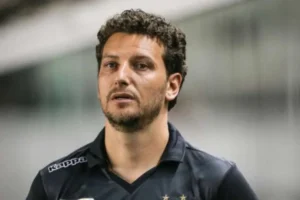 Elano revela visita a Robinho e diz: 'Neymar não está feliz'