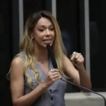 Erika Hilton rejeita negociação sobre compensações na PEC da 6x1 