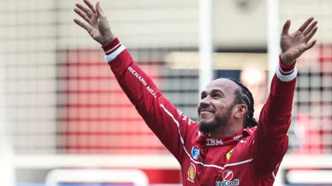 'Estão tentando me aposentar mas eu nem penso nisso', diz Lewis Hamilton
