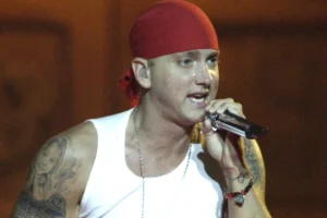 Ex de Eminem aparece irreconhecível em foto após prisão nos EUA