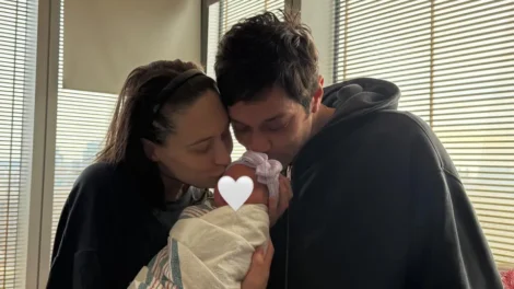 Ex de Pete Davidson diz que está cuidando da filha “sozinha”