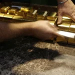 Ex-funcionário da CIA escondia 300 barras de ouro dentro de casa