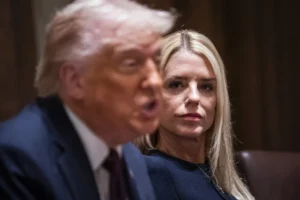 Ex-procuradora-geral dos EUA Pam Bondi está com câncer de tireoide