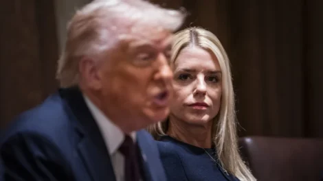 Ex-procuradora-geral dos EUA Pam Bondi está com câncer de tireoide
