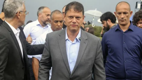 Explosão em SP: Tarcísio diz que moradores serão ressarcidos e que casas serão 'recuperadas'