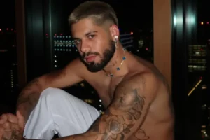 Fãs gritam nome de Virginia em show de Zé Felipe, que reage: 'Pode parar'