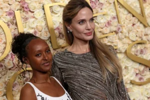 Filha de Angelina Jolie e Brad Pitt, Zahara exclui sobrenome "Pitt" em formatura