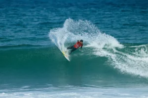 Filipe Toledo surfa ao lado de golfinhos em Gold Coast: 'Coisas que só o surfe proporciona'