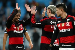 Flamengo vence, deixa o Grêmio no Z4 e fica mais perto do Palmeiras