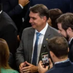 Flávio Bolsonaro contradiz discursos anteriores ao confirmar visita a Daniel Vorcaro