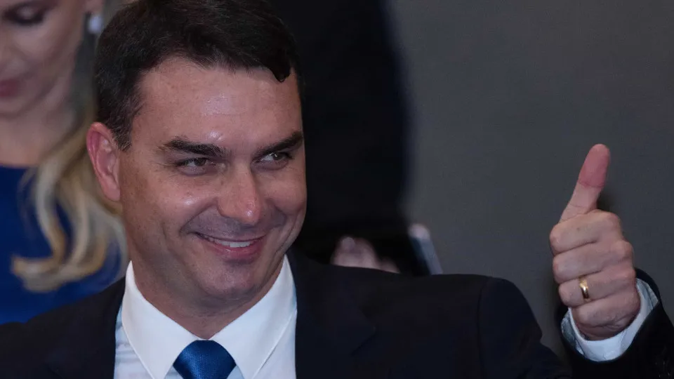 Flávio insiste que Trump trate CV e PCC como terroristas para tentar emparedar Lula na eleição