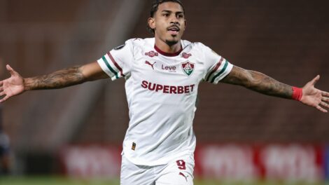Fluminense arranca empate na Argentina e continua vivo na Libertadores