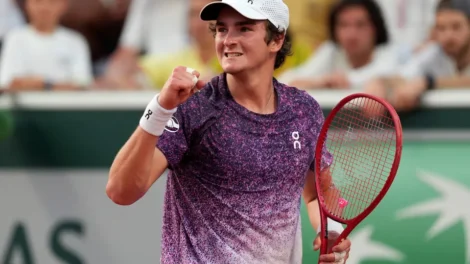 Fonseca vira sobre Prizmic após perder dois sets e avança à terceira rodada de Roland Garros