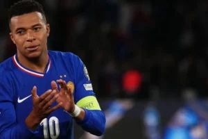 França convoca Mbappé para a Copa e deixa Kolo Muani fora