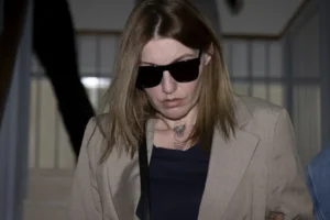 Francesa é forçada a se prostituir com quase 500 homens e ex pega 25 anos