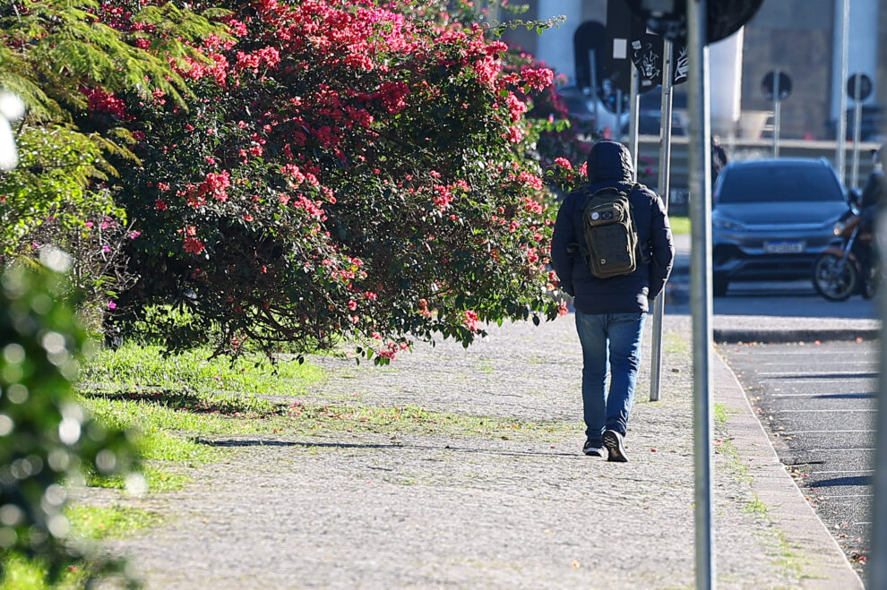 Frio ganha força em Maringá e terça-feira (12) terá tempo firme e manhã gelada