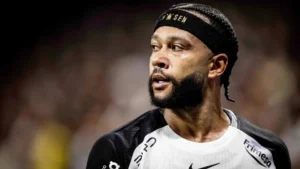 Memphis se pronuncia após clipe com sede do Corinthians em chamas: ‘Apenas arte’