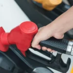 Governo cria subsídio de até R$ 0,89 para segurar preço da gasolina