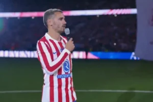 Griezmann se despede do Atlético e emociona Simeone em adeus; veja