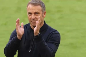 Hansi Flick confirma renovação de contrato com o Barcelona até 2028