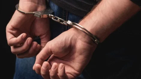Homem é preso suspeito de abusar de filha e da companheira por 8 anos no PE