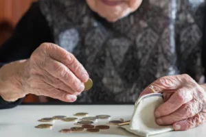 Idosos têm direito aos R$1621 do INSS sem ter contribuído
