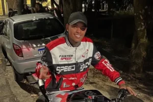 Influenciador morre após colidir moto em poste em Santo André (SP)