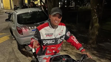 Influenciador morre após colidir moto em poste em Santo André (SP)