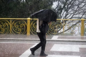 Inmet emite alertas amarelo e laranja para chuvas intensas e vendaval em 24 Estados