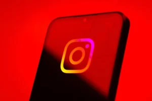 Instagram bloqueou páginas LBTQIA+ no dia da luta contra LGBTfobia, diz entidade