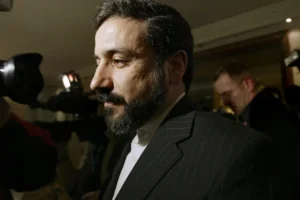 Irã acusa EUA de 'aventura militar imprudente' após ataque a navio iraniano
